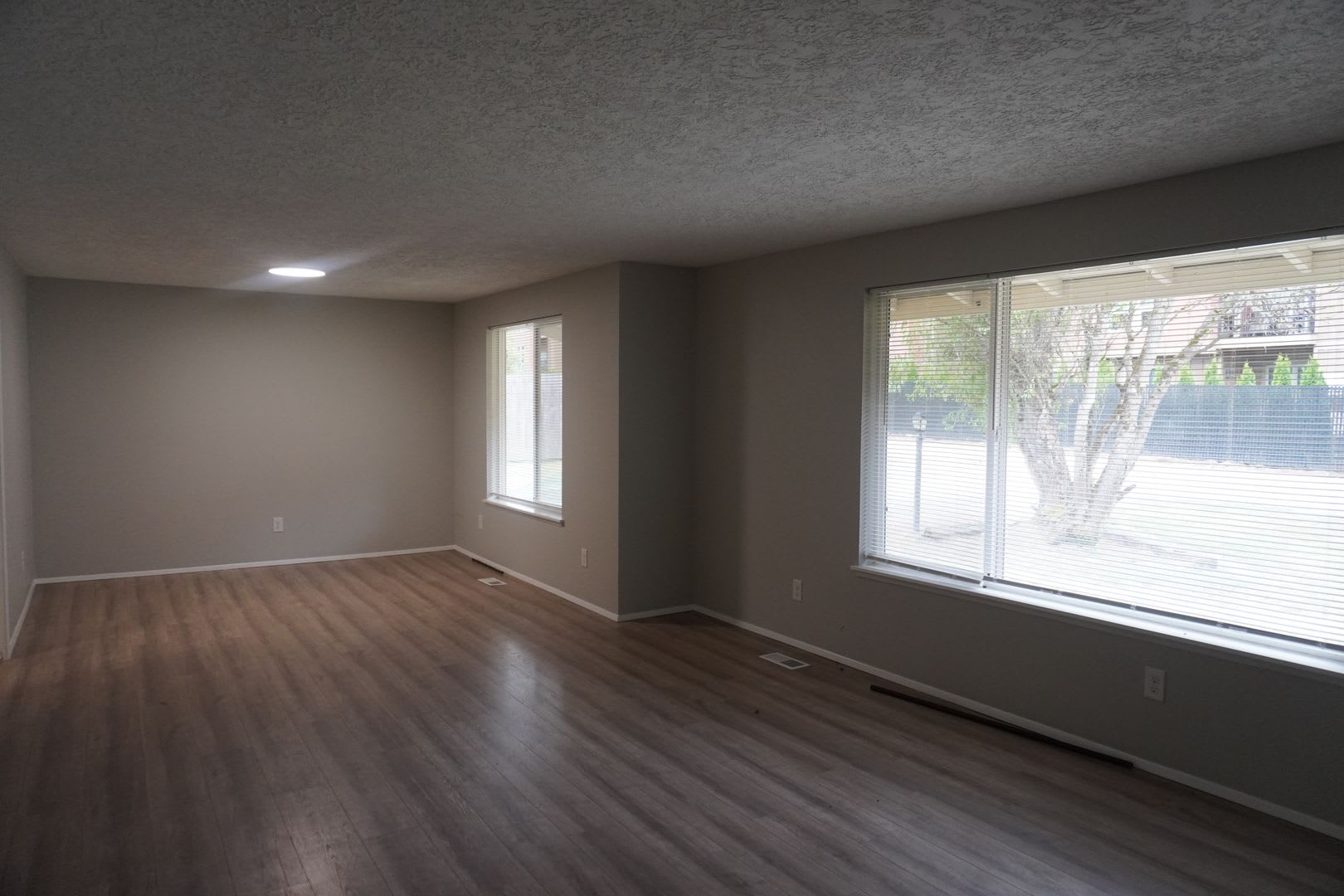 Ridgefield Home for Lease on Spacious Lot – photo 2