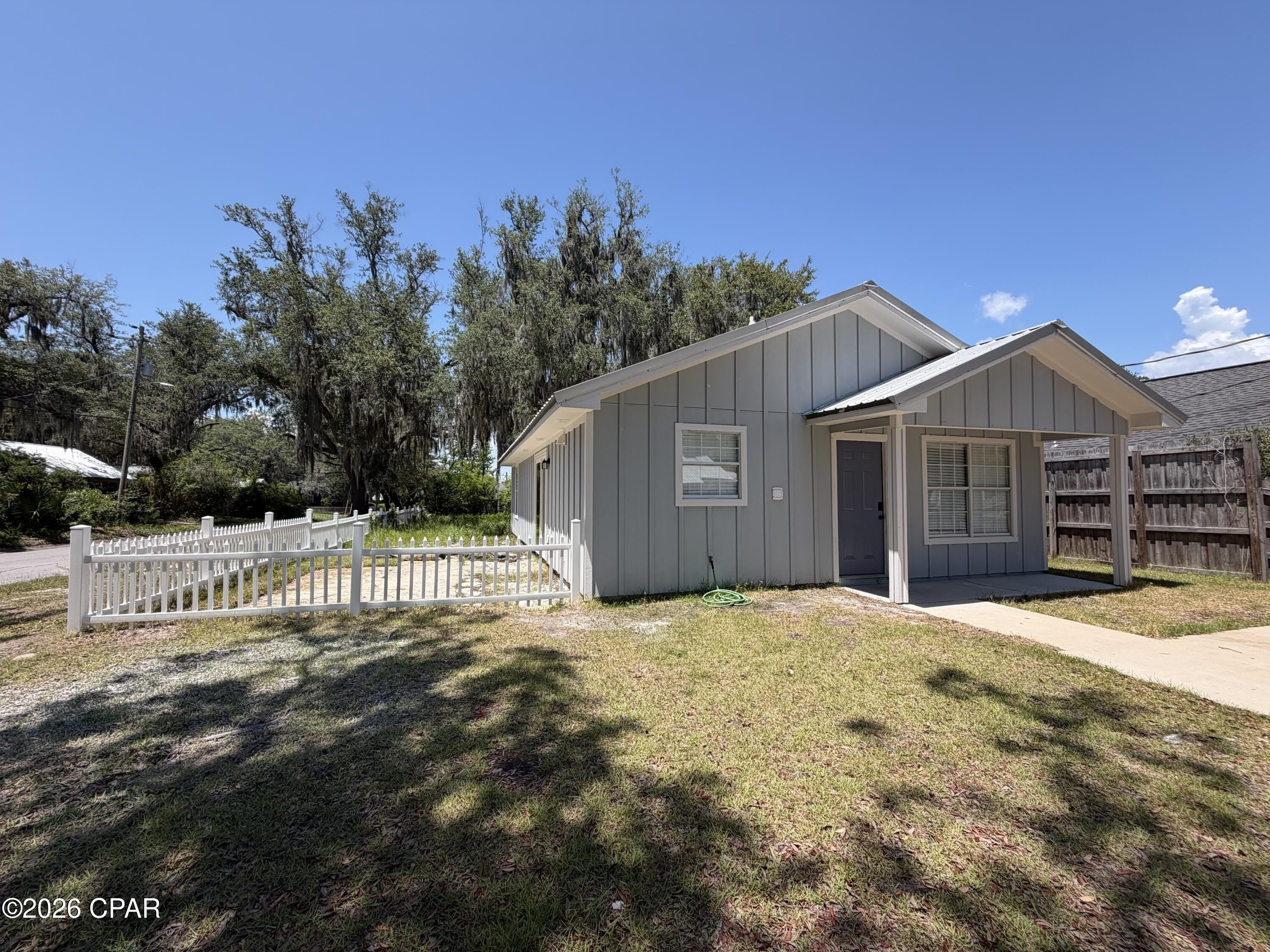 601 E 4th Court – photo 1