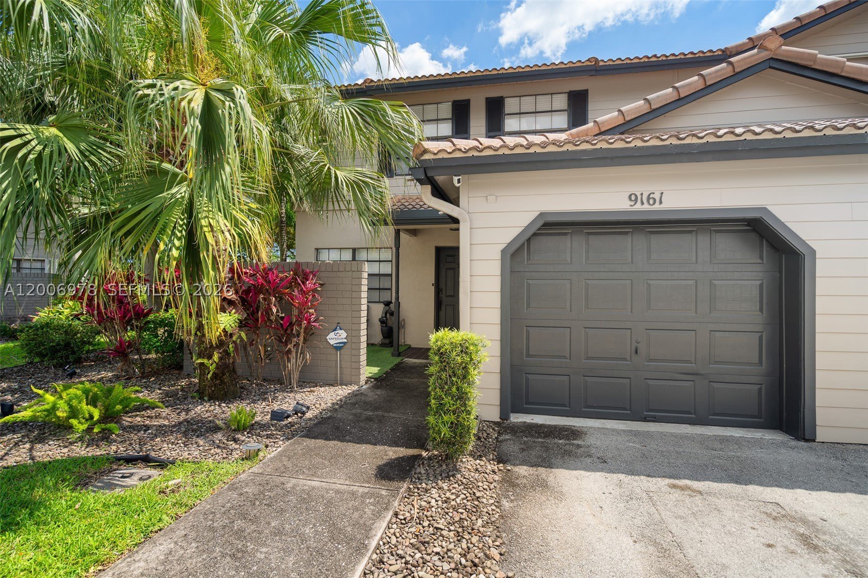 9161 Vineyard Lake Dr – photo 1