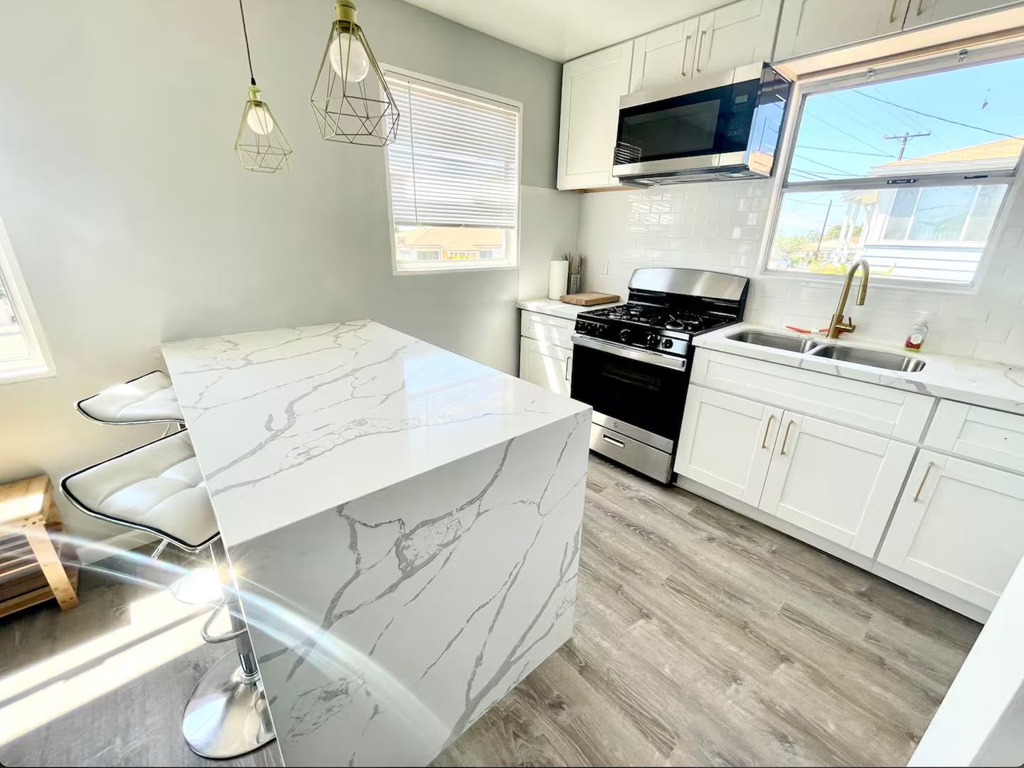 Fully Furnished 2BR Home with Huge Yard & Stunning Views – In-Unit Washer/Dryer! – photo 3