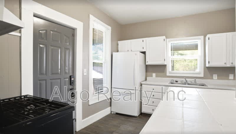 2923 North Girard Avenue – photo 4