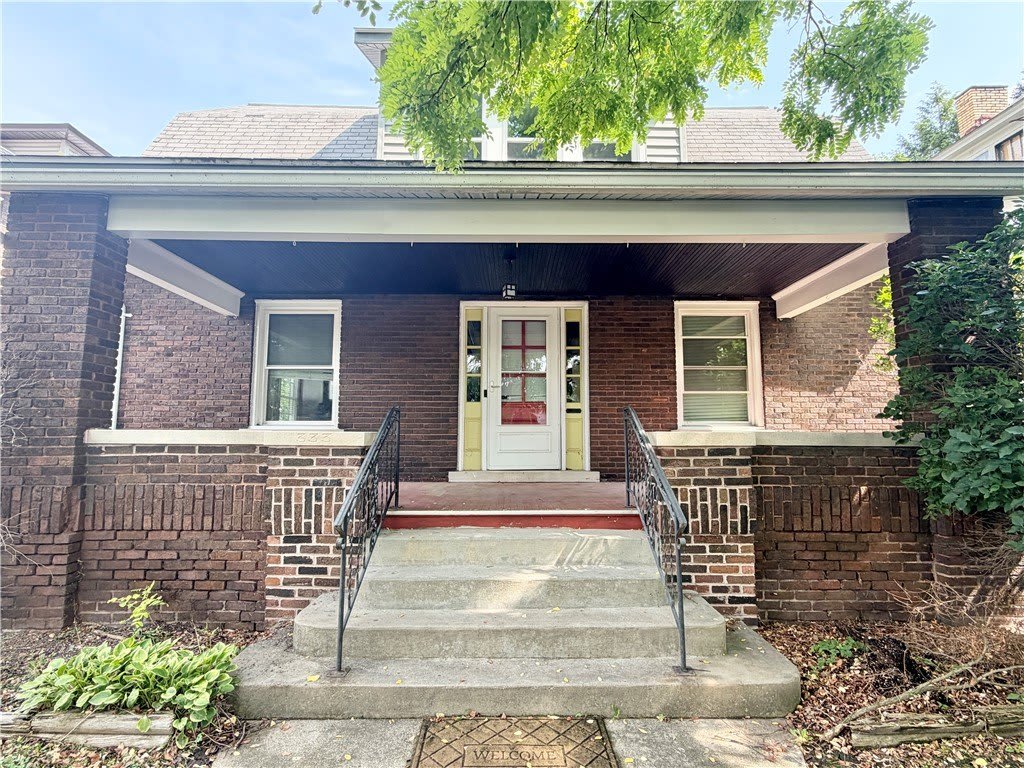 333 Laurel Blvd – photo 2