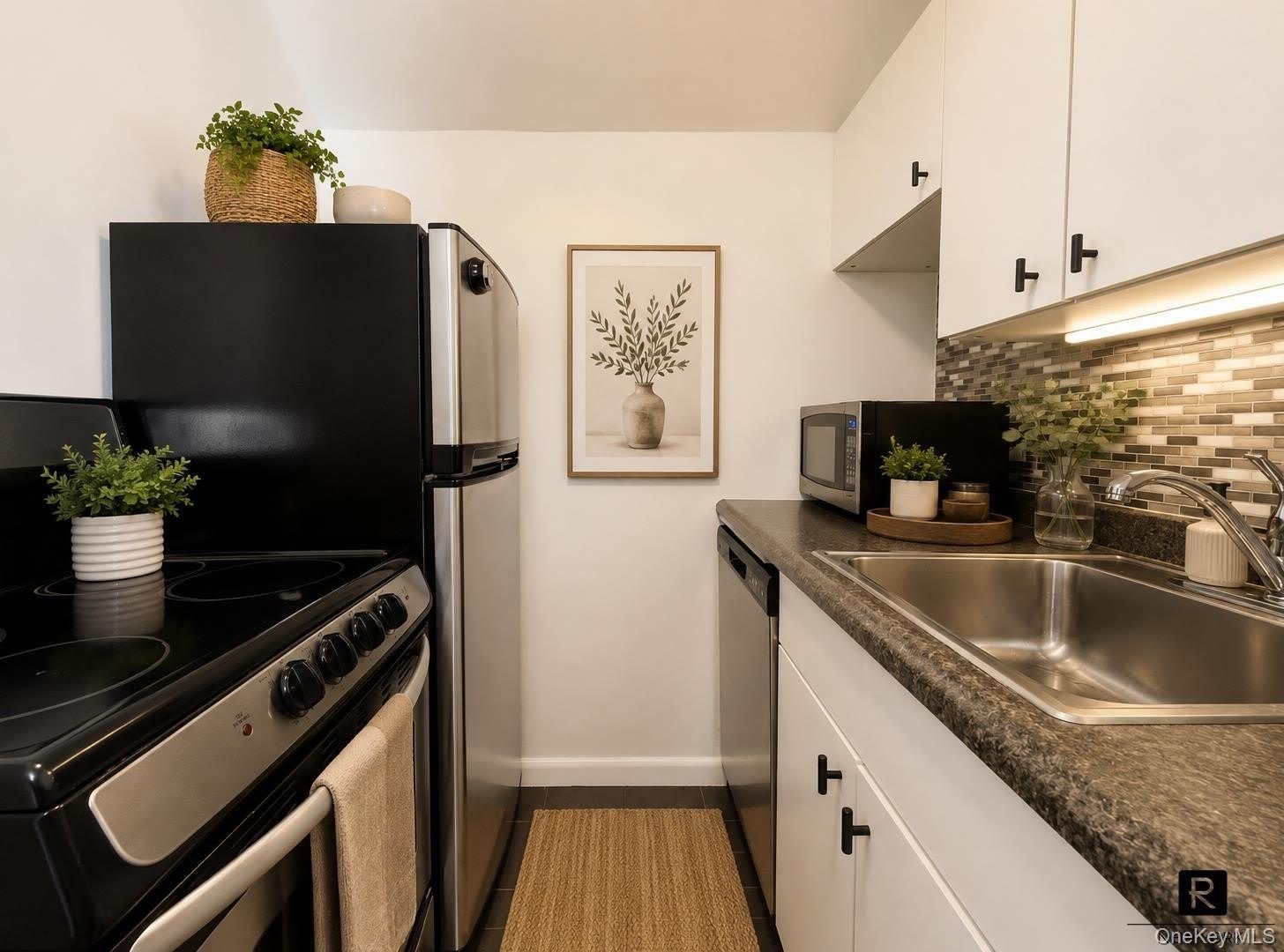 353 W 19th Street – photo 3