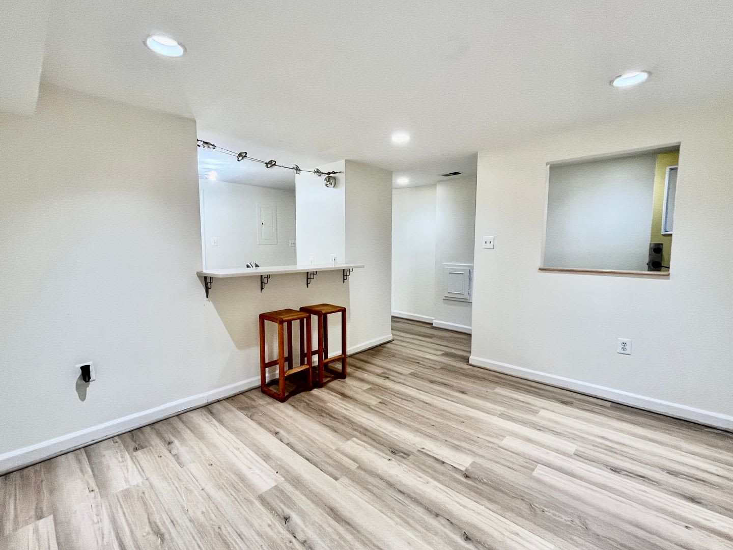 Columbia Heights 900 Sqft 2Bd 1Bth Townhouse English Bsmt Apt Shared Back Patio – photo 2