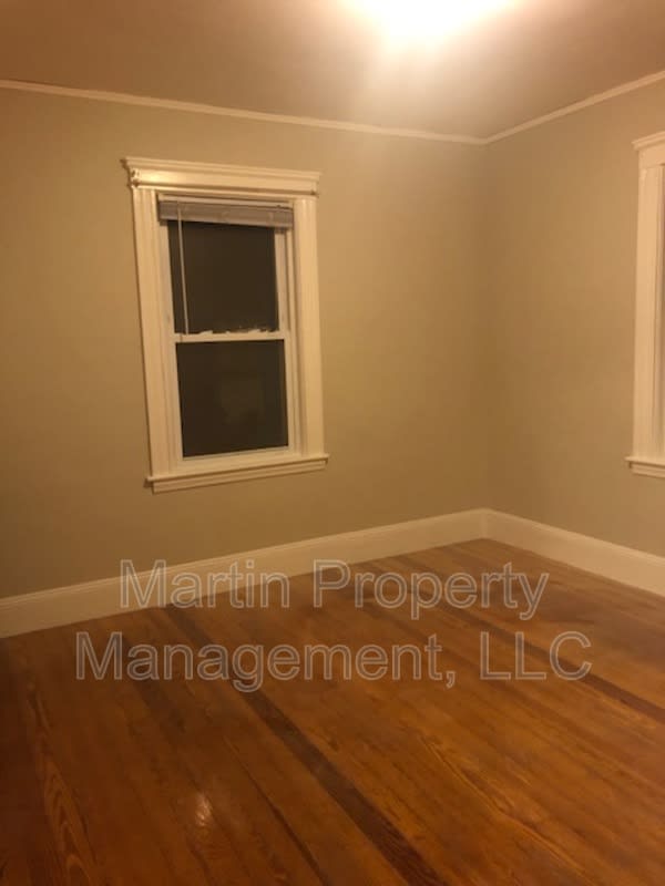 27 Grant Avenue 1 – photo 3