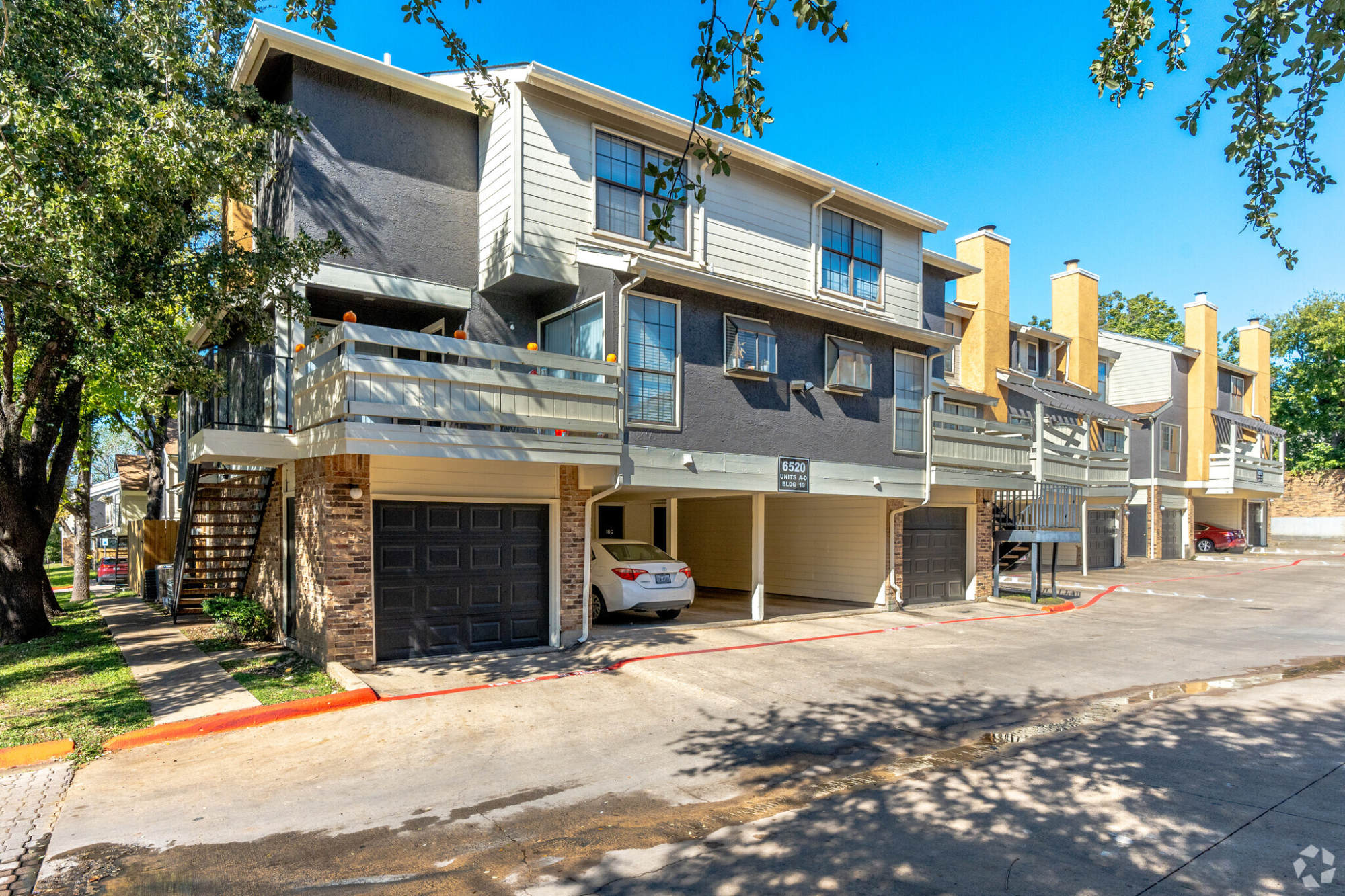 Ridgmar Townhomes – photo 2