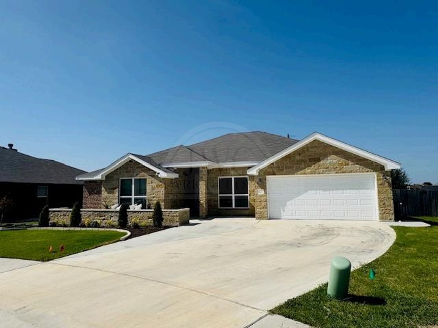 Modern 3-Bedroom Home – photo 2
