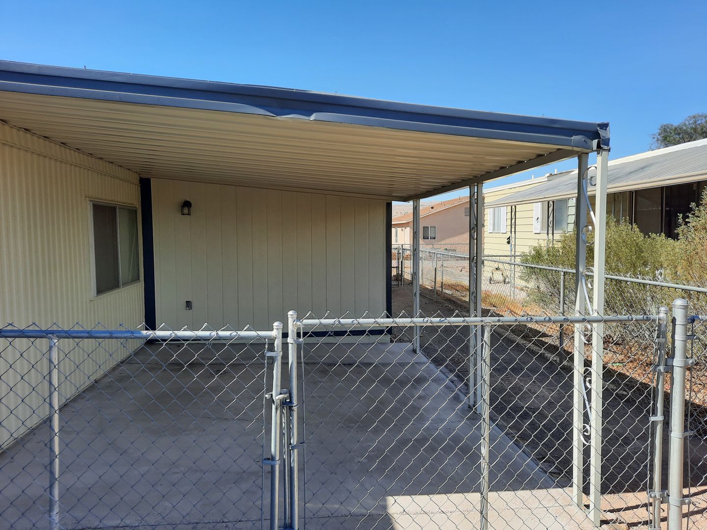 3 bed/2bath Mobile Home Walking Distance to the Colorado River! – photo 4