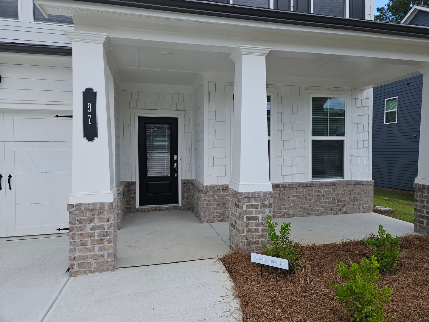 Like New Traditional Farmhouse Style Home – photo 2
