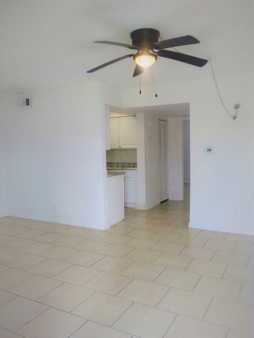 1 Bedroom Apartment in Arlington Square Garden! – photo 4