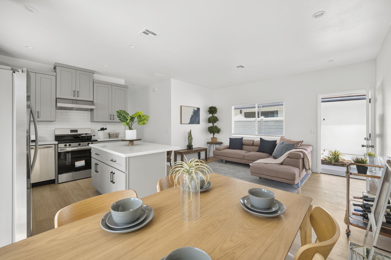 Showing Times: to schedule a viewing, please contact us – photo 3