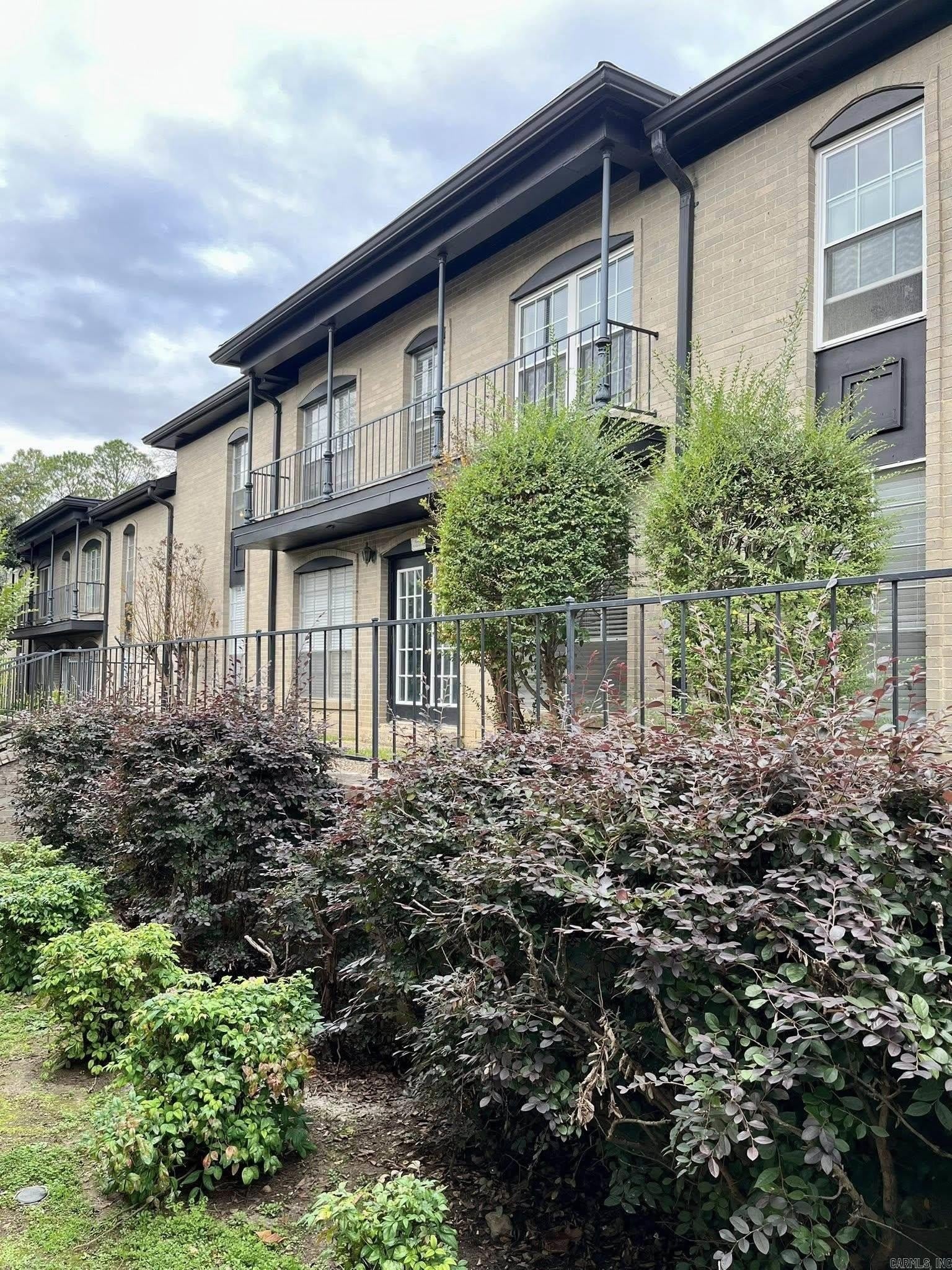 1601 N Bryant – photo 1