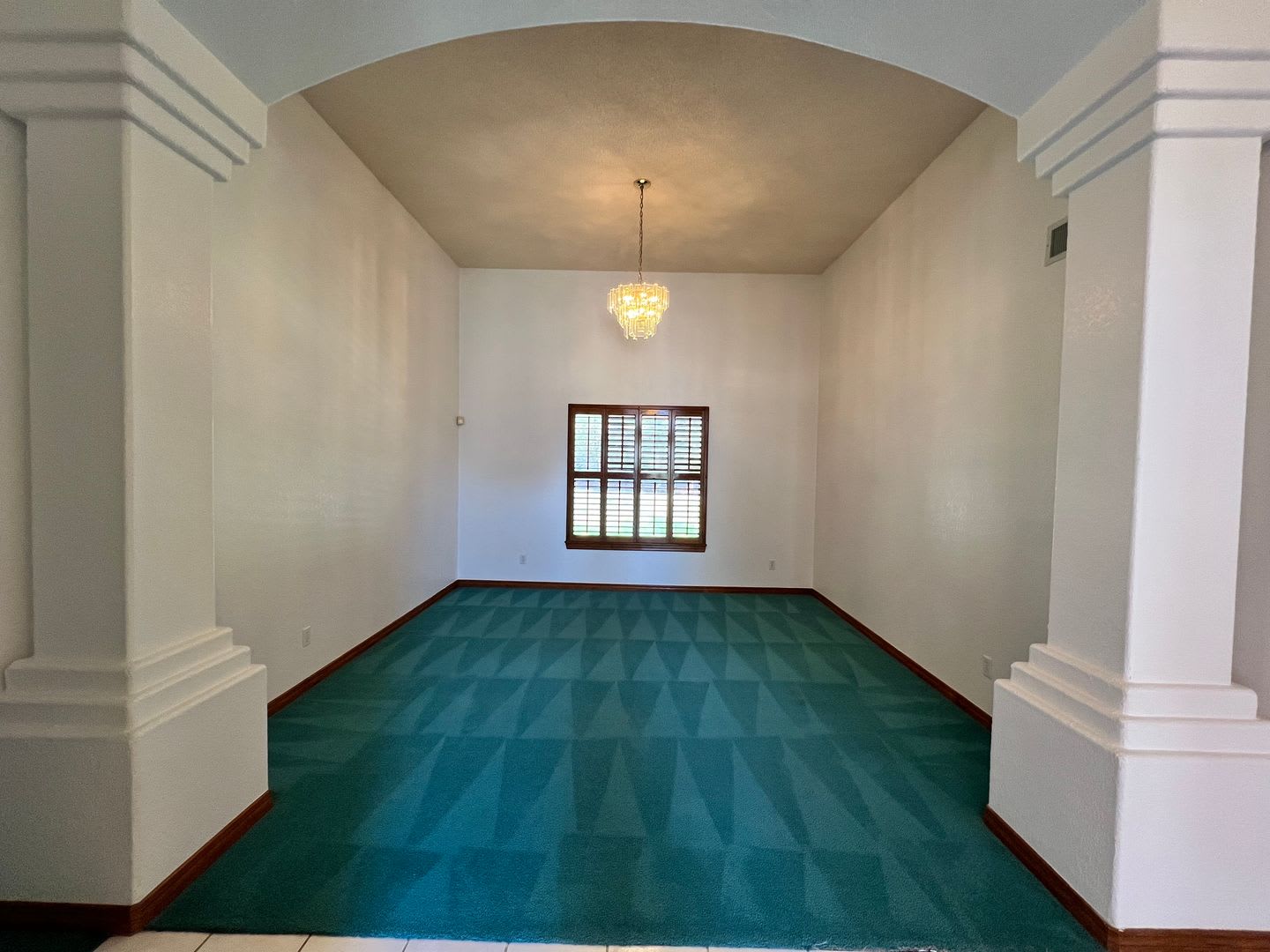 Elegant Westside Gem With Spacious Living And Exceptional Location – photo 4