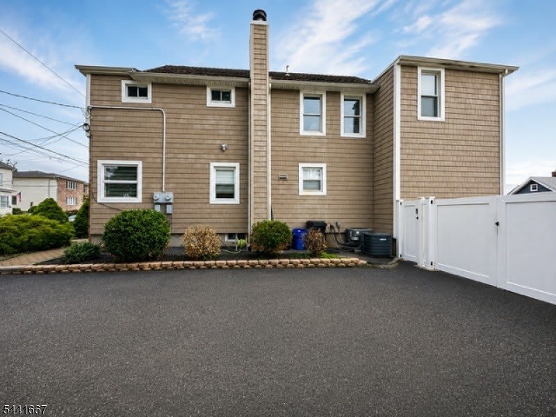 408 Forest St – photo 4
