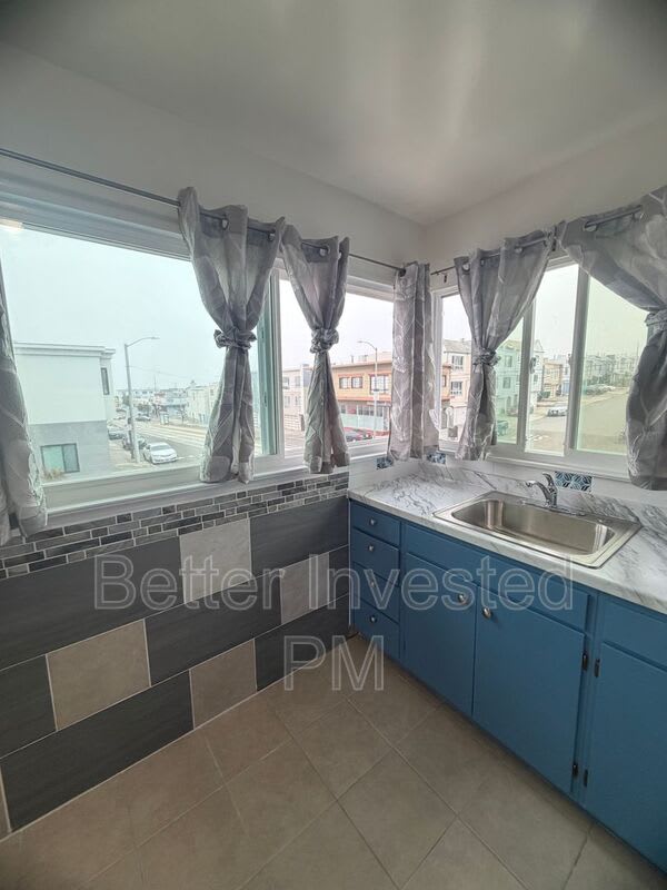 2400 39Th Ave – photo 2