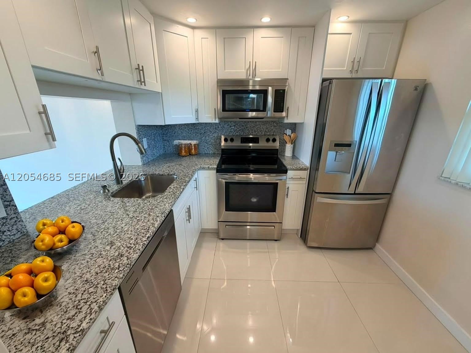 9440 Poinciana Pl – photo 3