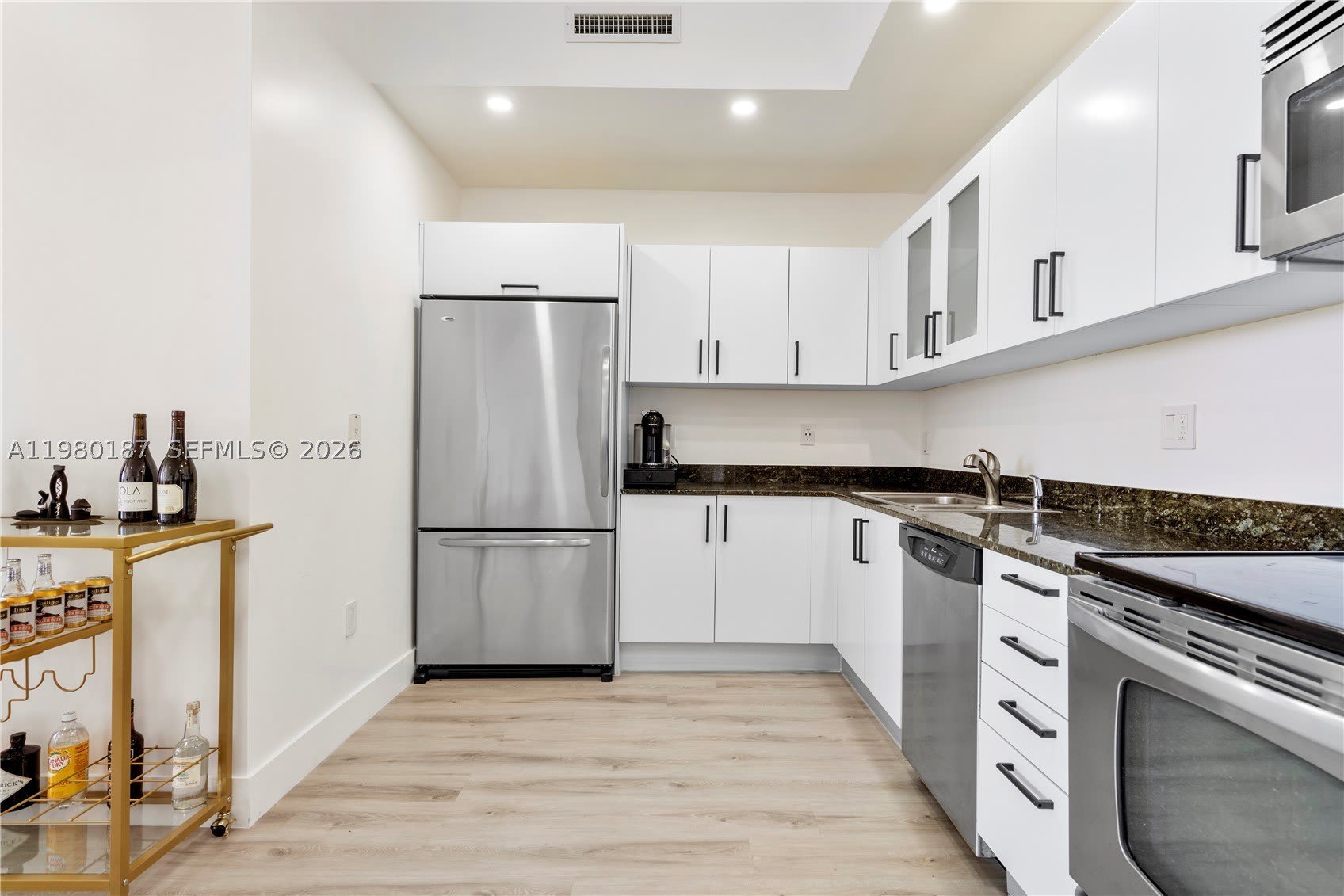 3250 Grand Ave – photo 4