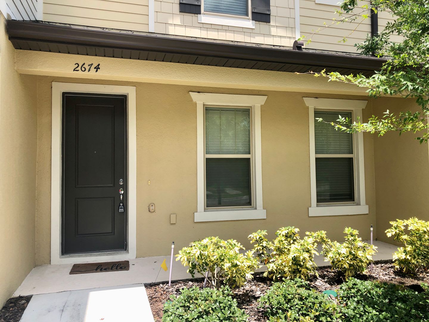MOVE IN SEPTEMBER! IMMACULATE RENTAL! 2x2.5 TOWNHOME WITH PRIVATE COURTYARD! 2 CAR GARAGE! – photo 3