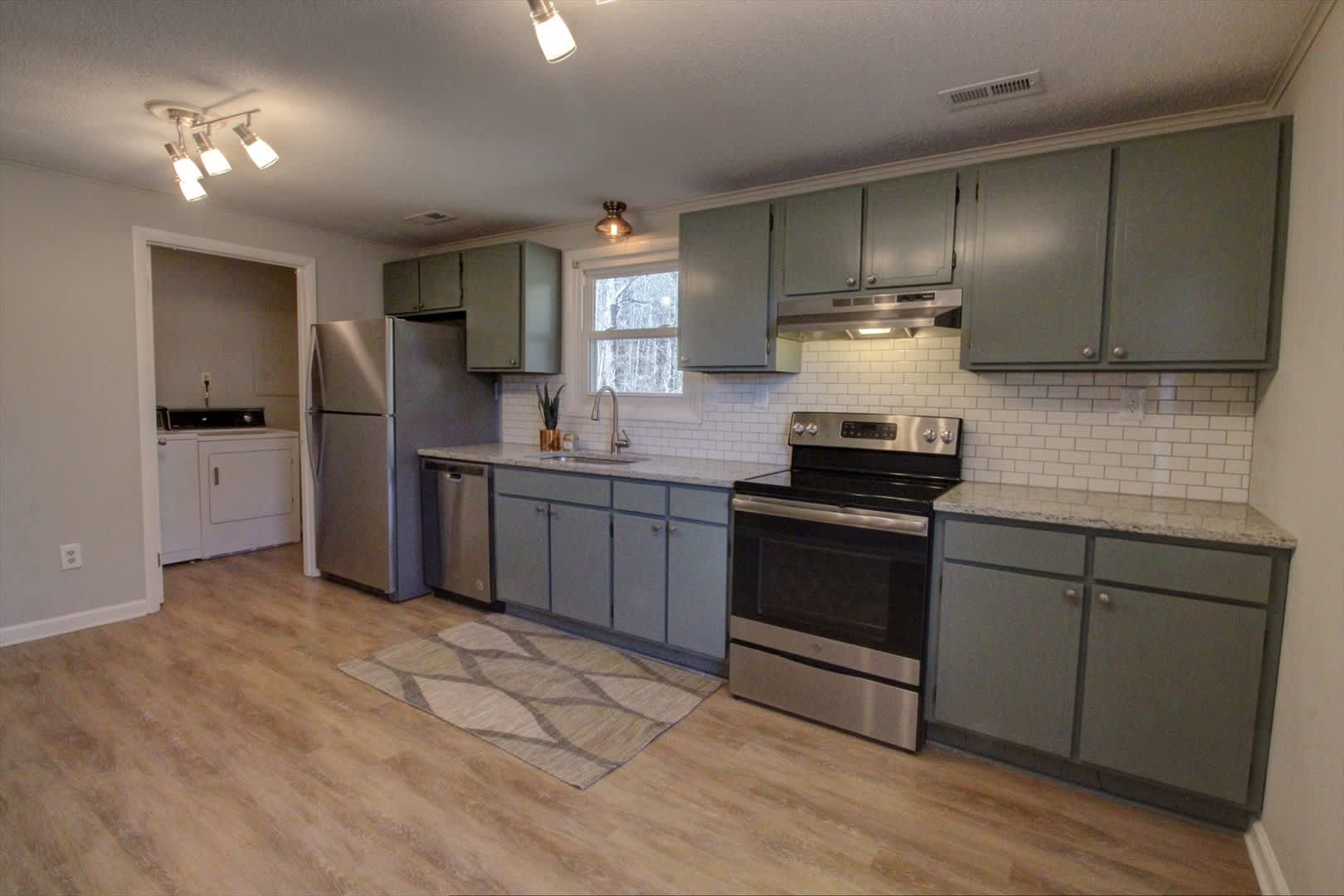 Available Late September Adorable Updated 3 Bedroom Home With Fenced Yard 10 Minutes From Downtown Durham – photo 2