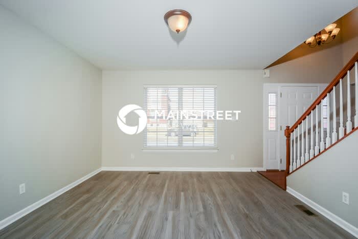 5370 Vernon Avenue – photo 2