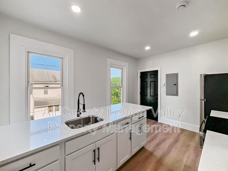 122 E Goepp St – photo 3