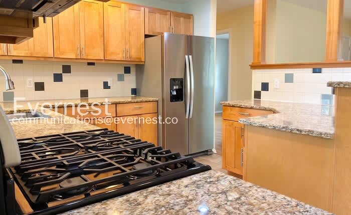 380 Martin Drive – photo 3