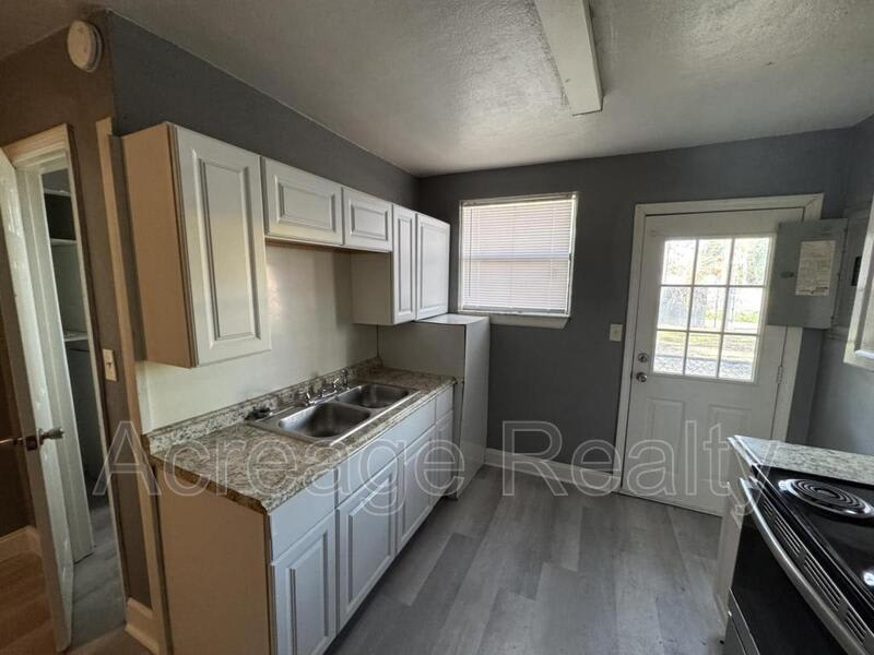4114 Moncrief Rd – photo 3