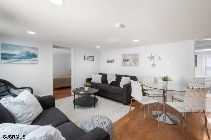 7 S Richards Ave – photo 2