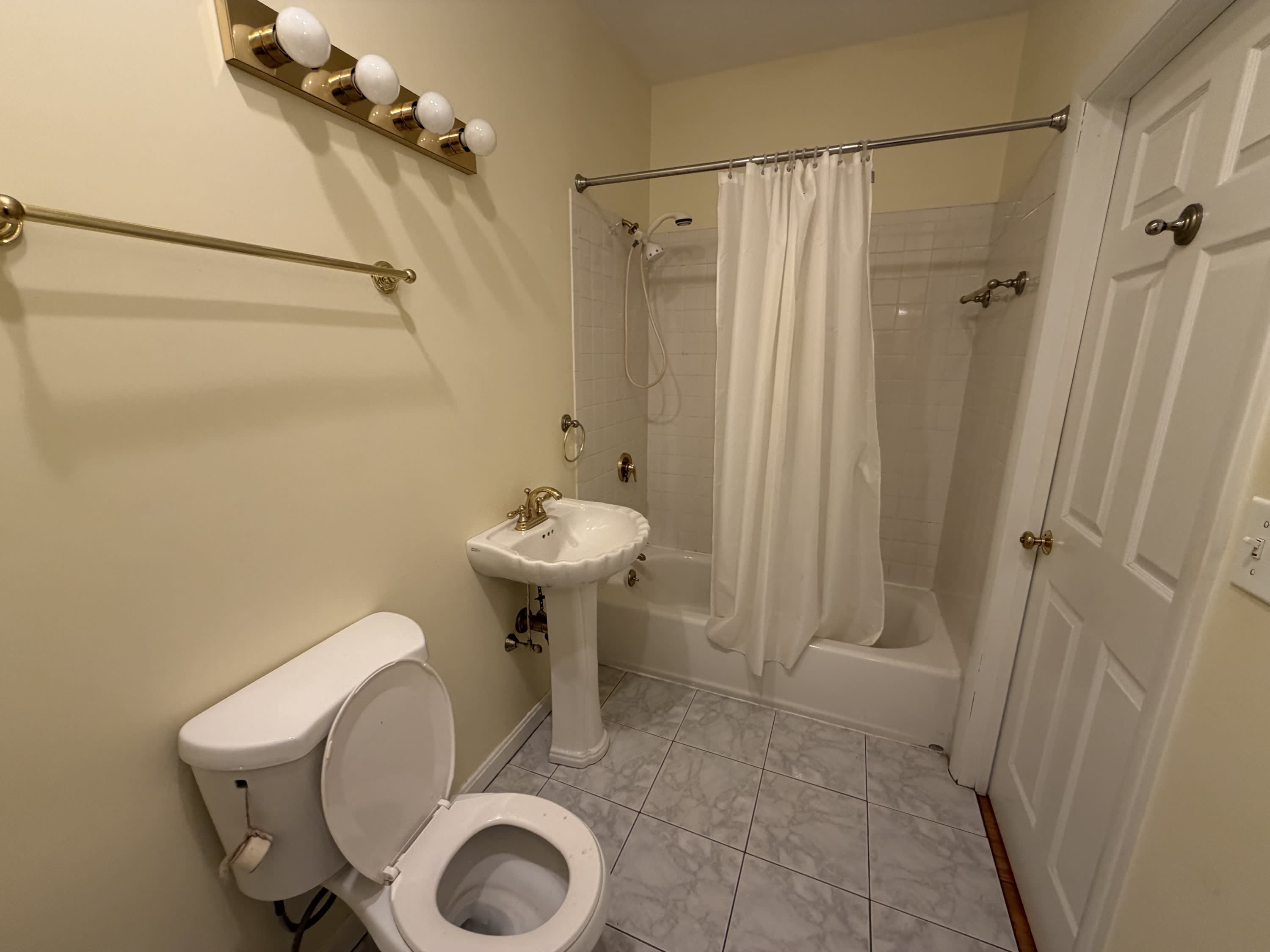 215 Lexington Street – photo 5