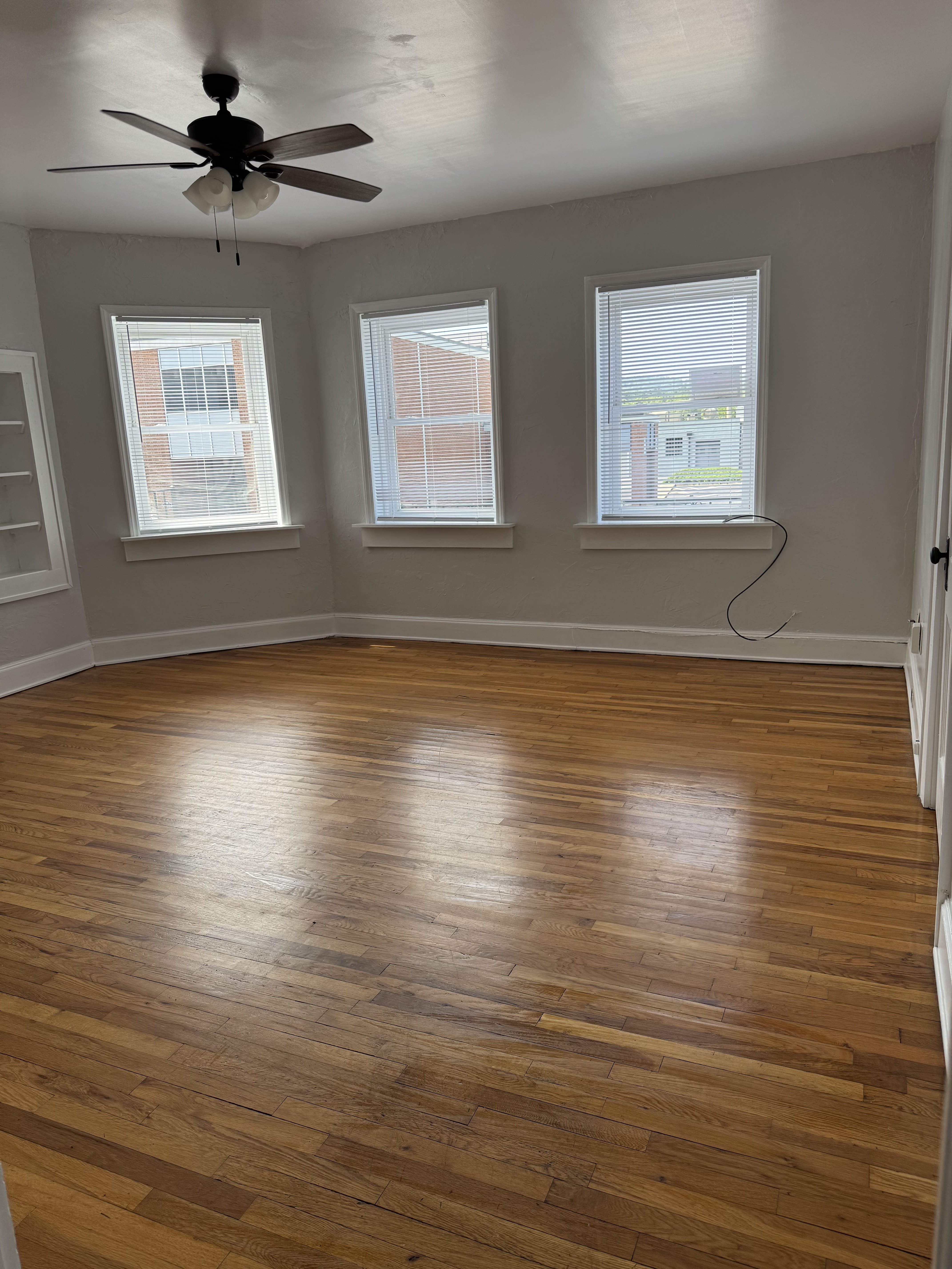 112 Main Street West – photo 1
