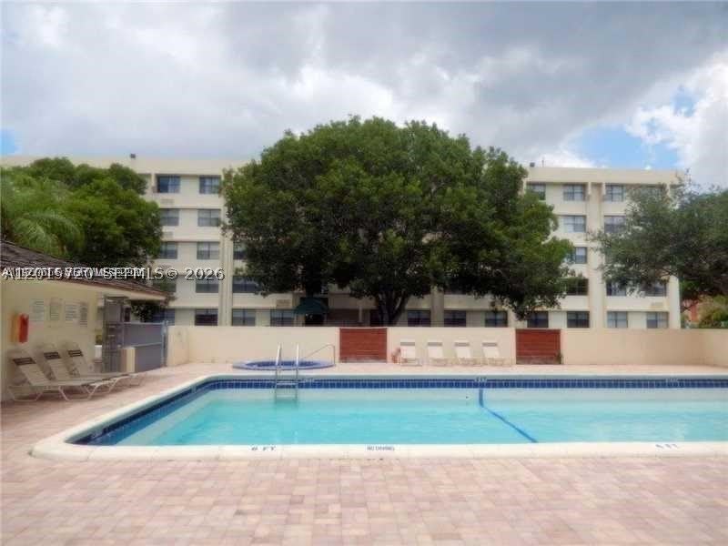 2401 Riverside Dr – photo 1