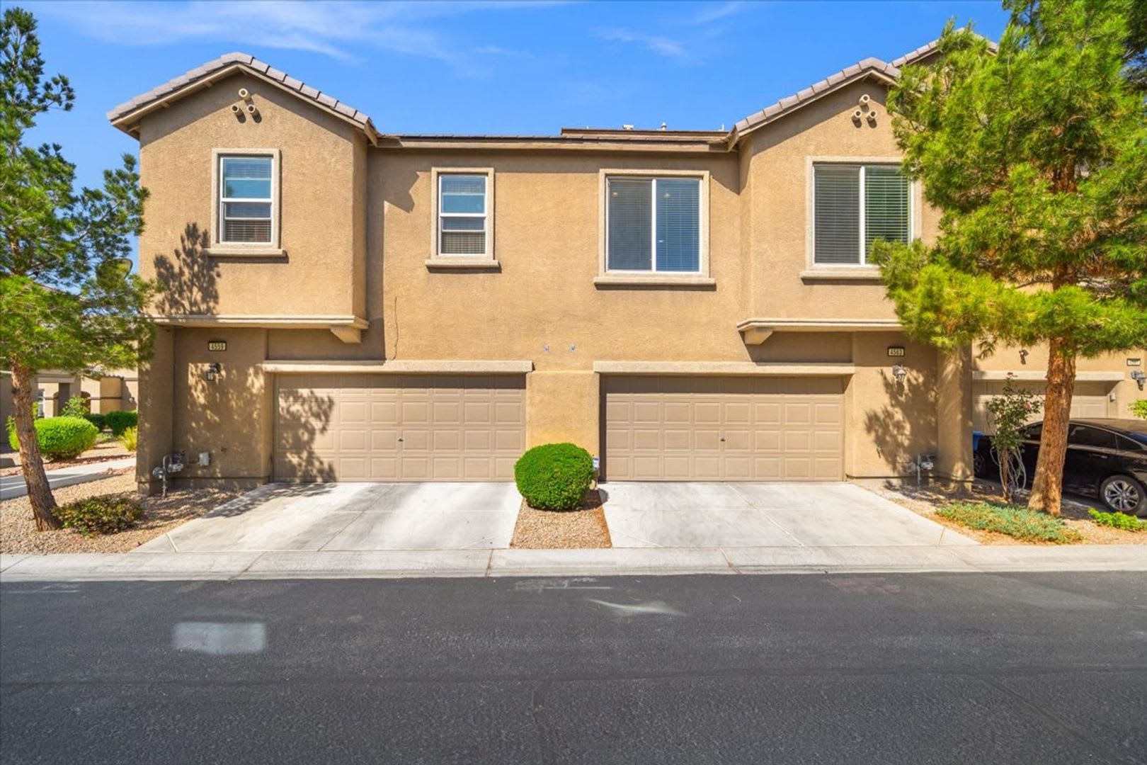 Multiple Living Spaces, Dual Primary Suites in 4 Bd 3.5 bth 2 Car Garage – photo 2