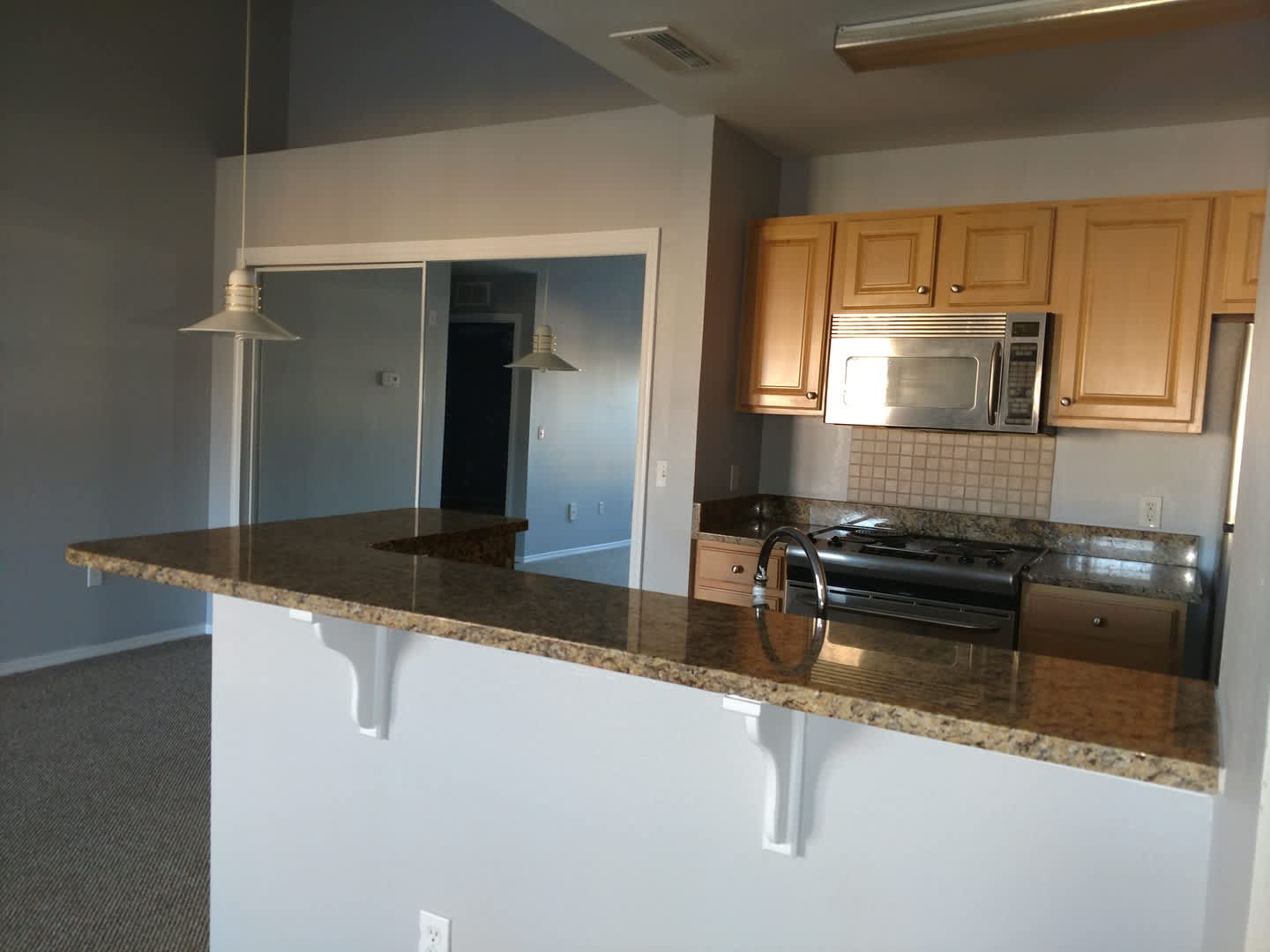 Beautiful Townhome In The Gated Community Of Nautilus Cove Water Sewer Garbage Lawncare Included 1 2 Off 1St Month S Rent 1 2 Off Security Deposit For Active Duty Military – photo 3