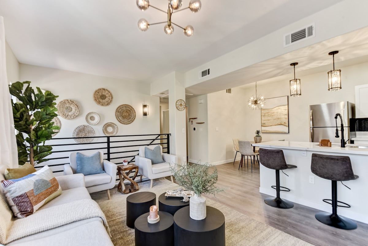 2071 Hussium Hills Street – photo 2