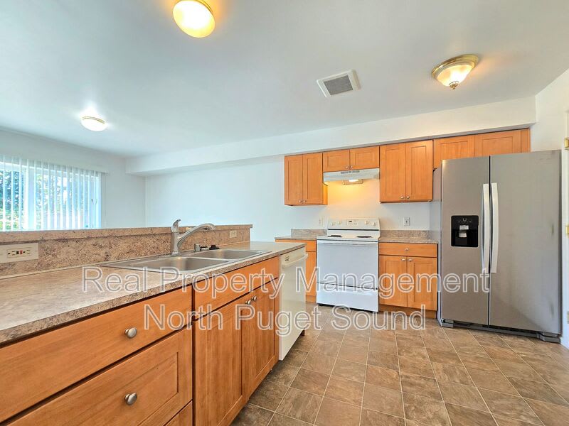1205 Frontier Cir. E – photo 4