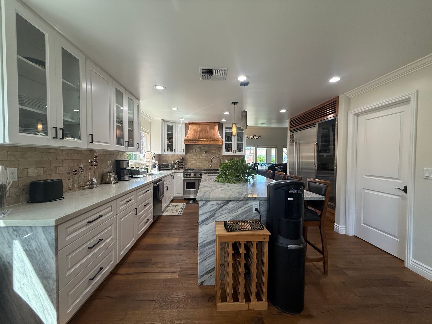 Luxurious 4 bdrm 3.5 bath home w/chef's kitchen, Santa Cruz gardens – photo 4