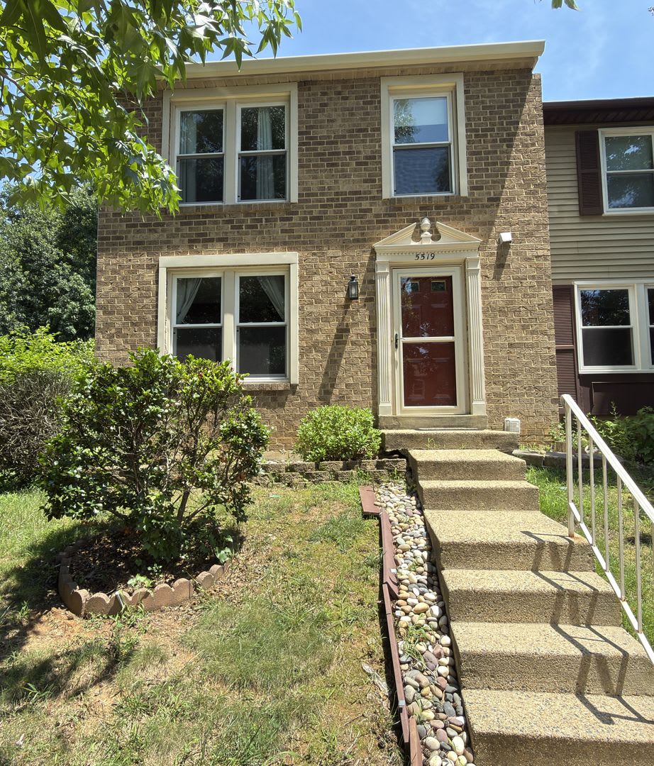 3 Bed 4 Bath Townhome for Rent in Fairfax, VA! – photo 1