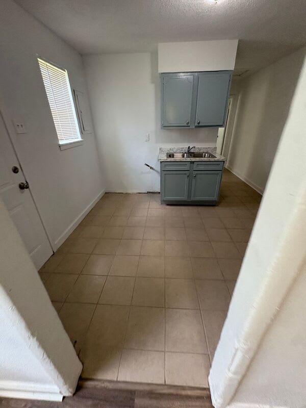 1346 Hyde Pk Blvd – photo 3