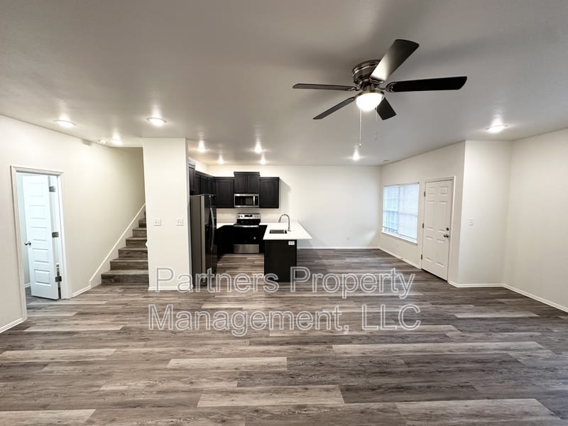1067 South Benchmark Lane – photo 4