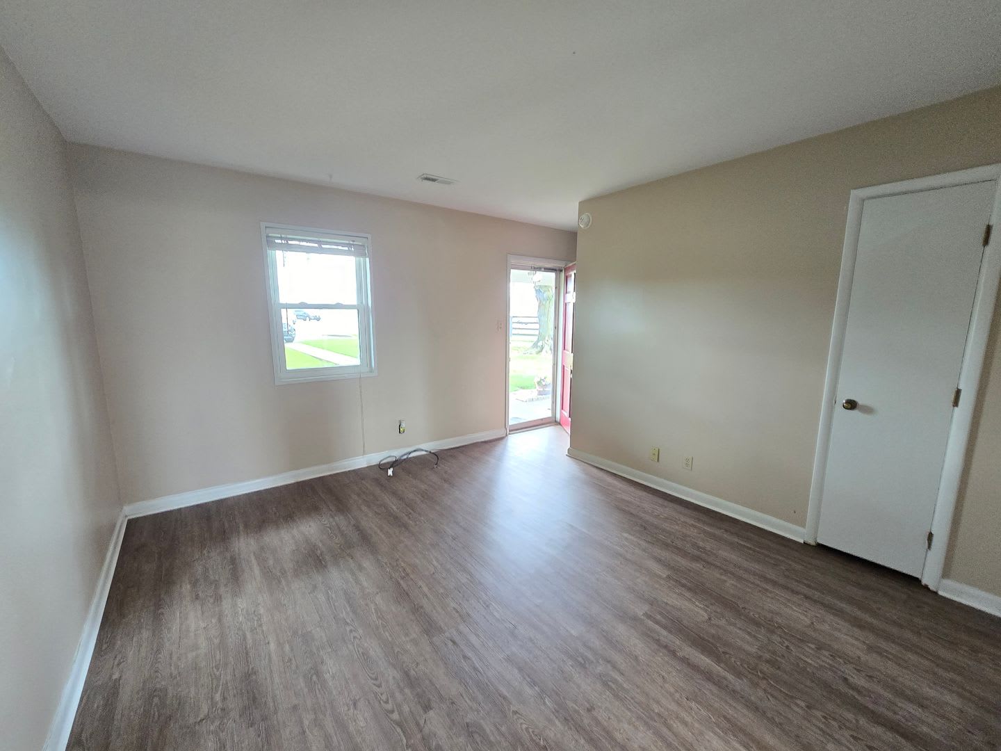 Fantastic 2 Bedrooms, 1.5 Baths, Townhouse, Close to St. Matthews and Bowman Field! – photo 4