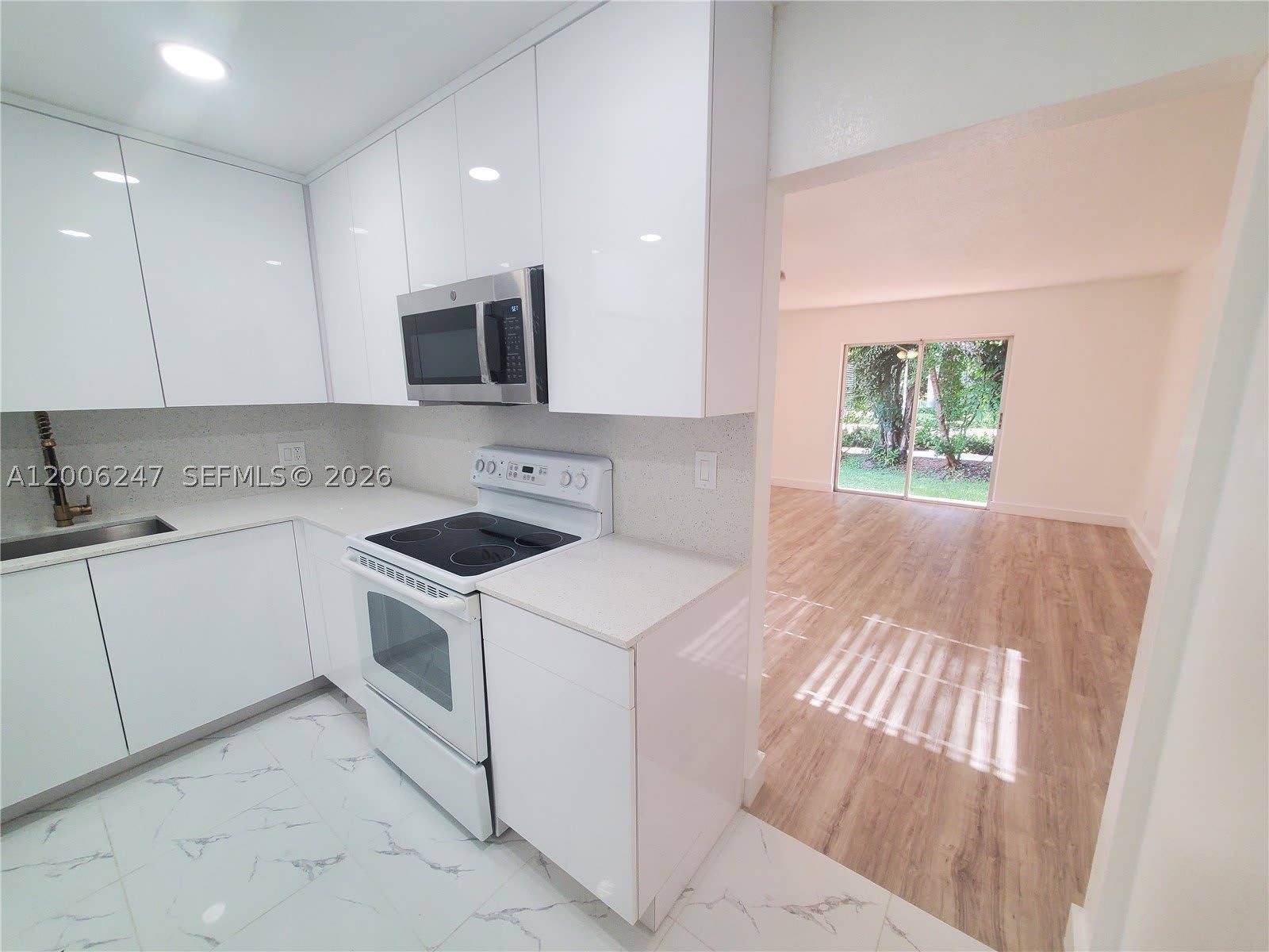 9203 NW 38th Dr – photo 4