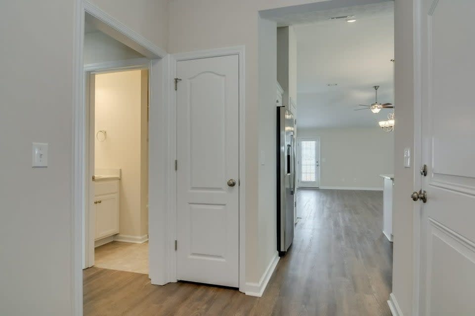 313 norwich Drive – photo 3