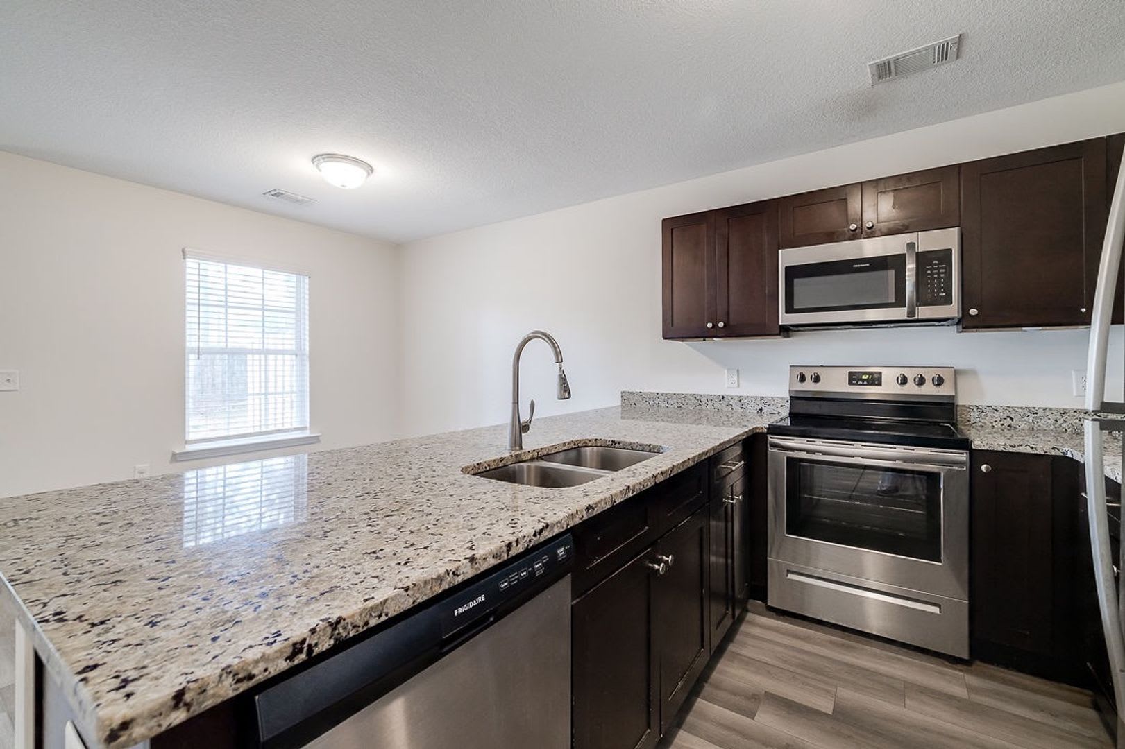 3 Bed 2.5 Bath – photo 2