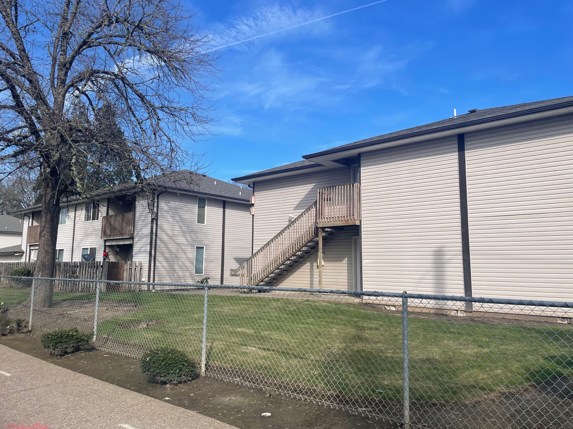 2 Bed 1 Bath Apartment with a Single Car garage included! – photo 2