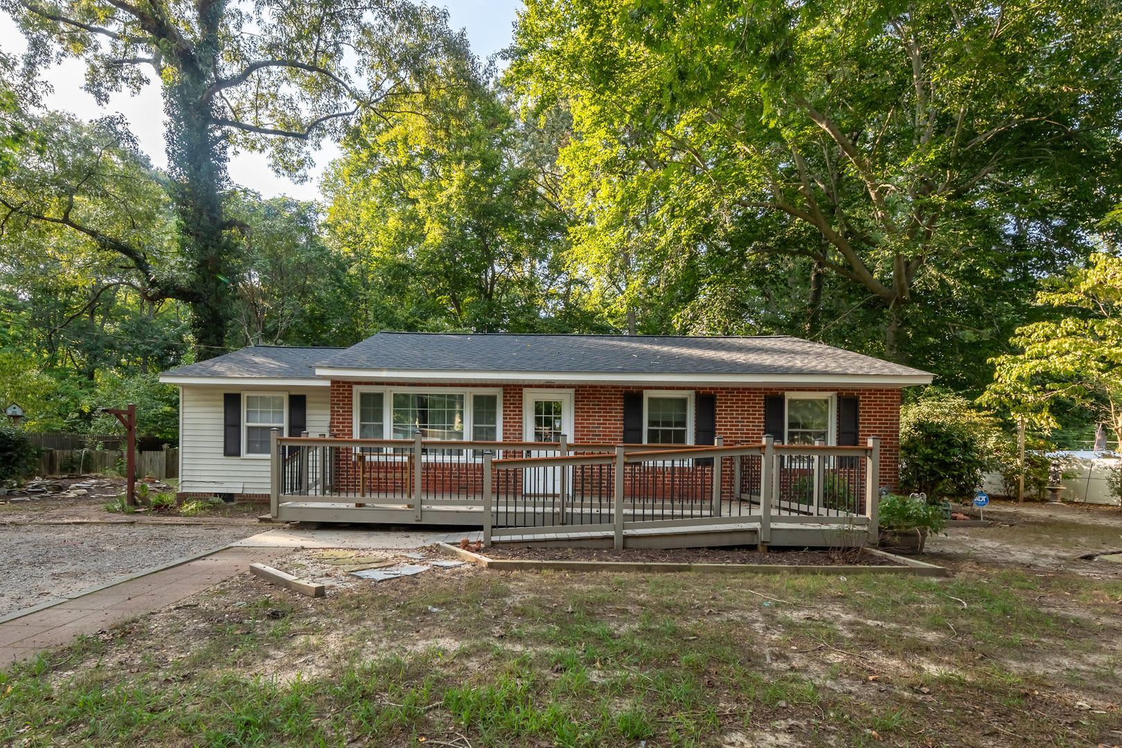One level 3 bedroom Ranch on large lot – photo 1