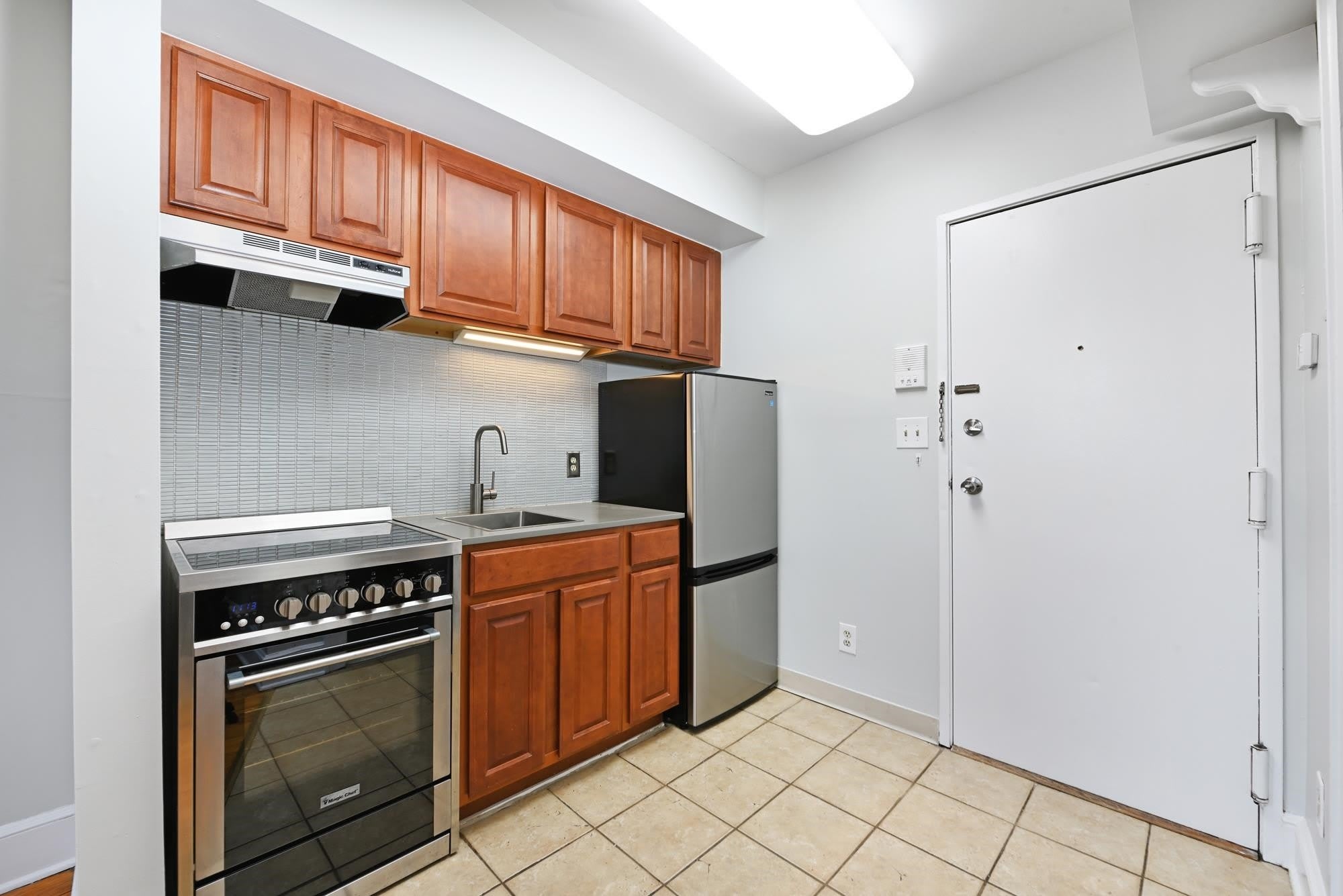 201 WASHINGTON ST – photo 3