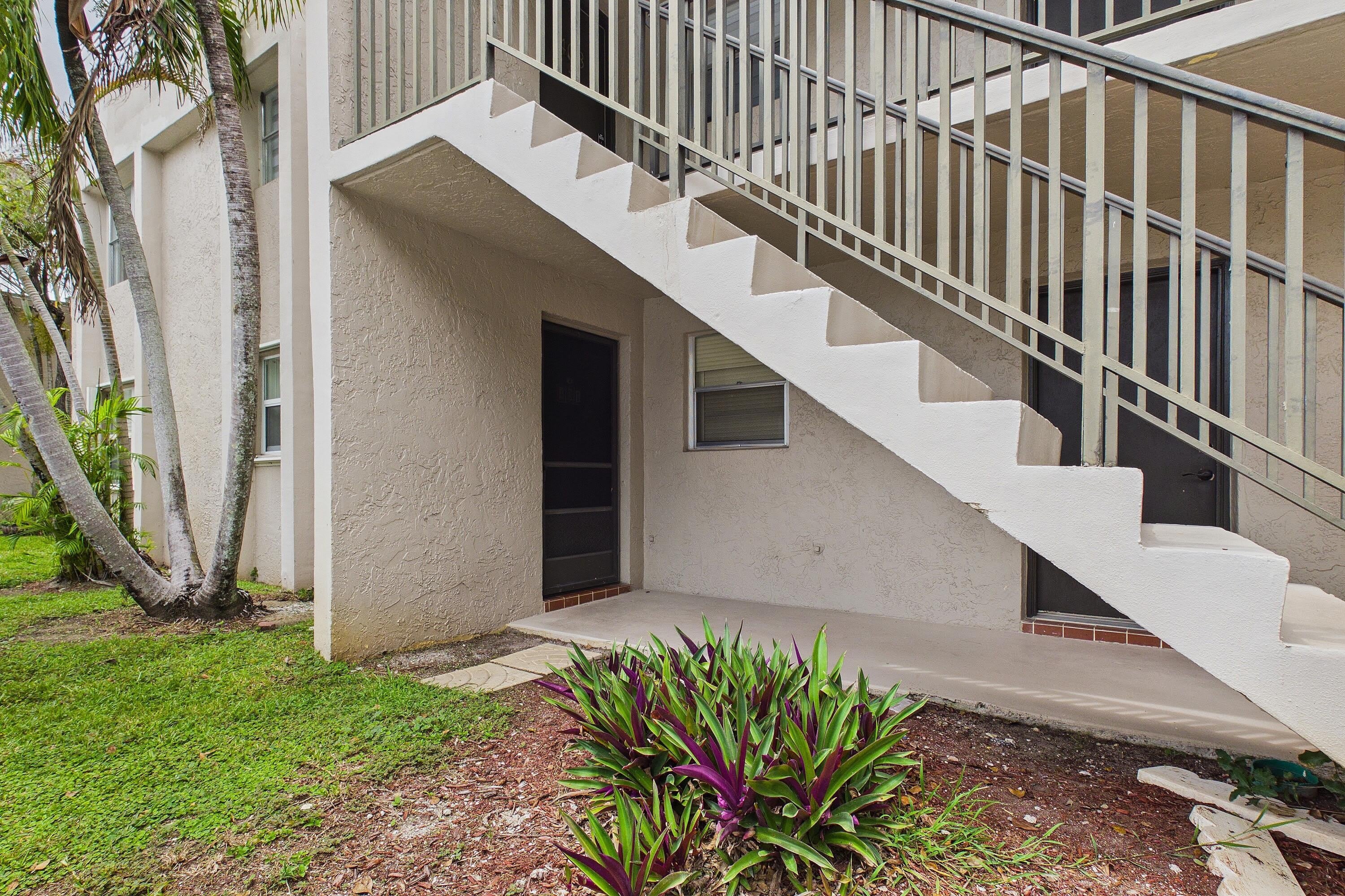 8511 OLD COUNTRY Manor – photo 2