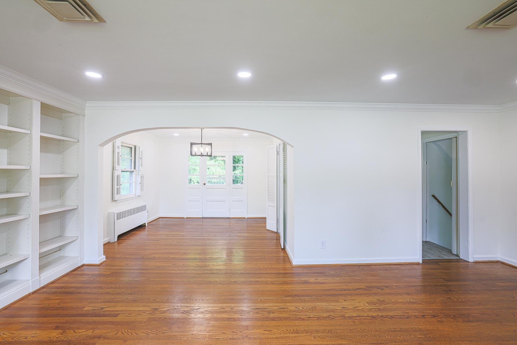 2302 FARRINGDON Road – photo 5