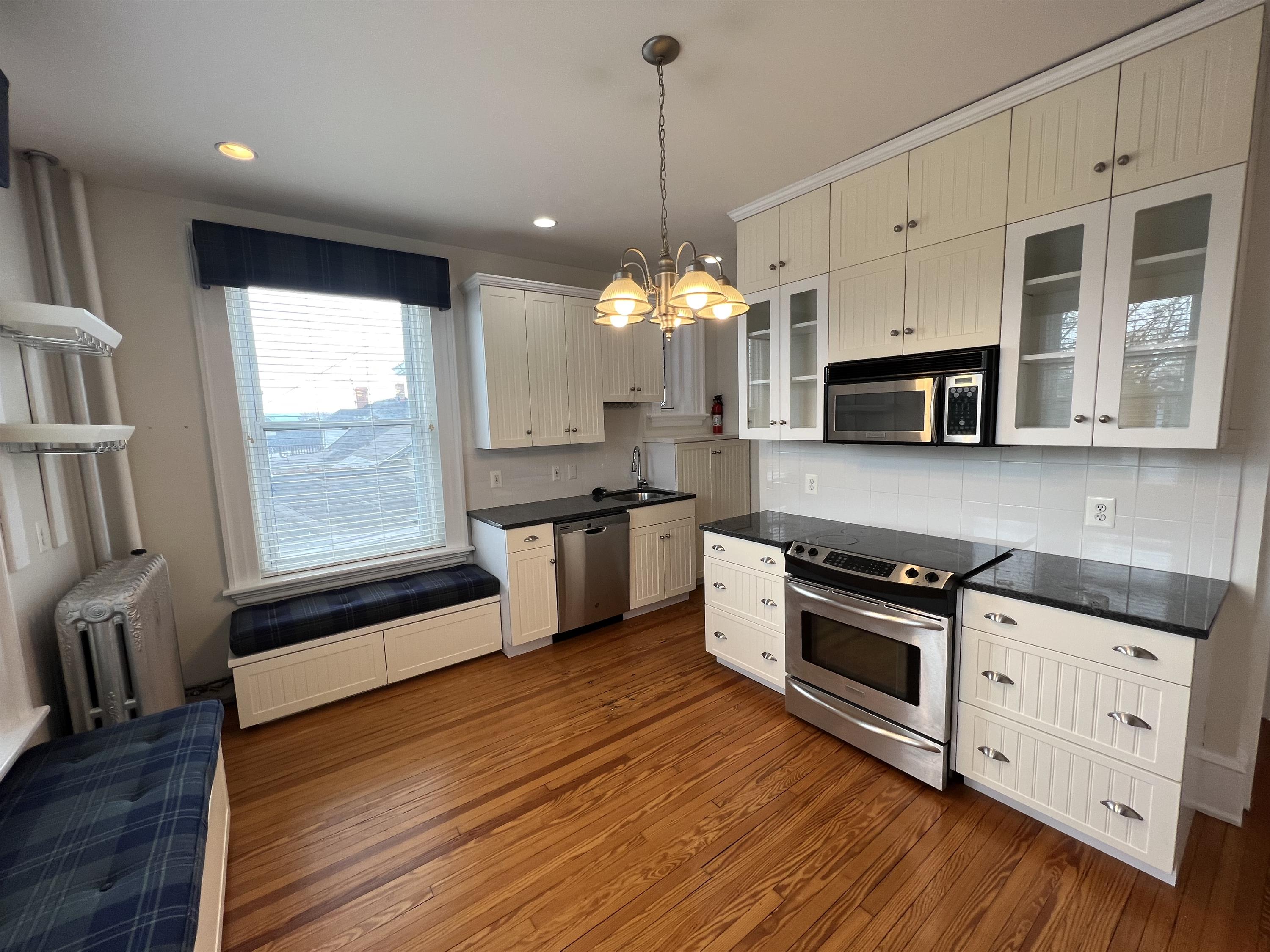 4 East North Avenue – photo 1