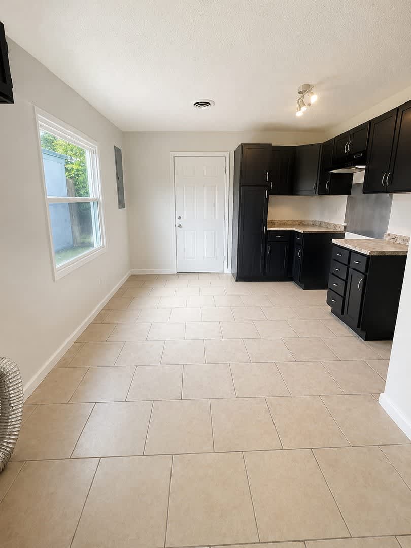 HALF OFF Security Deposit – Move-In Special! Section 8 Welcome! – photo 2